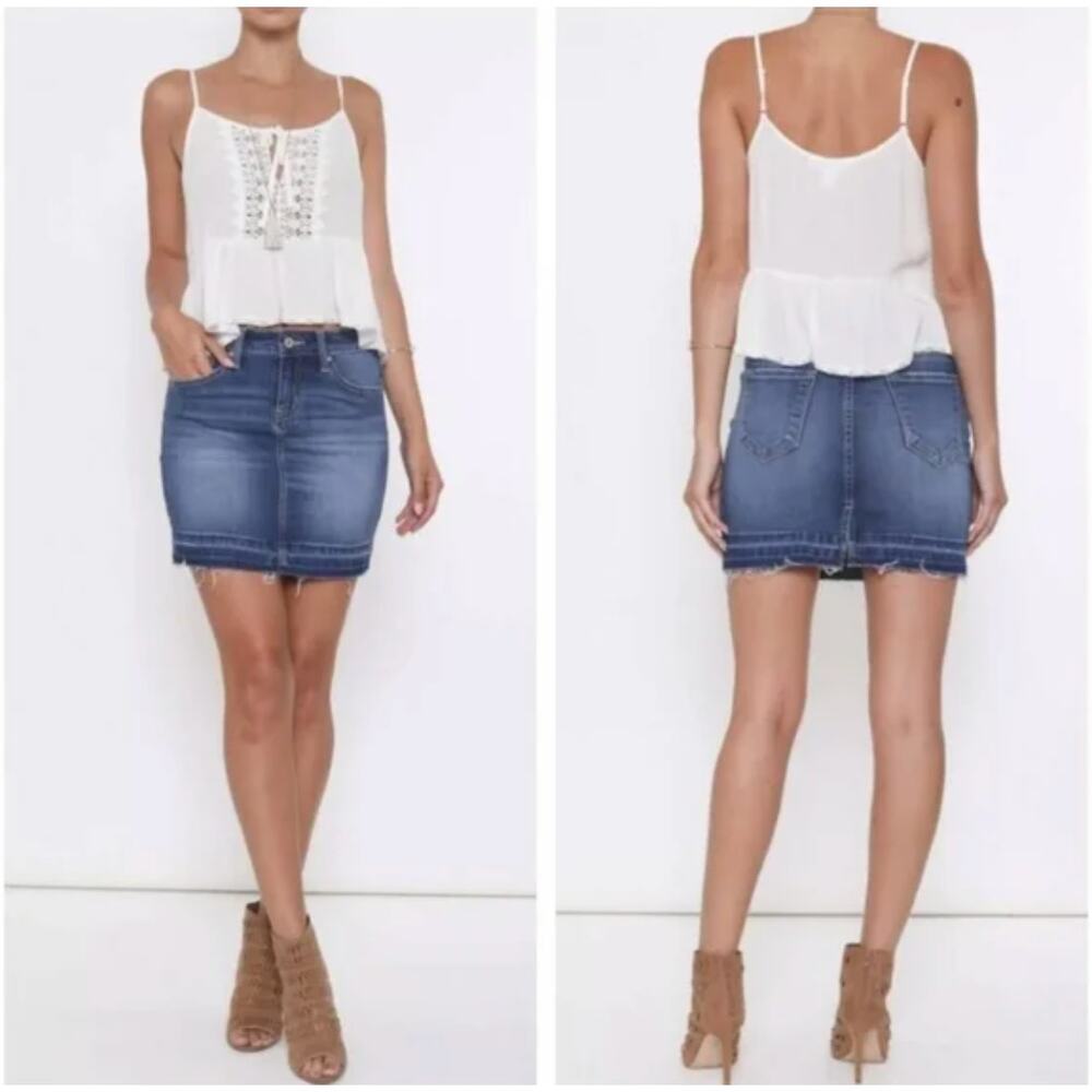 Kancan Denim Mini Skirt Women Size 11/29 Blue Raw Hem Released Seam Stretch